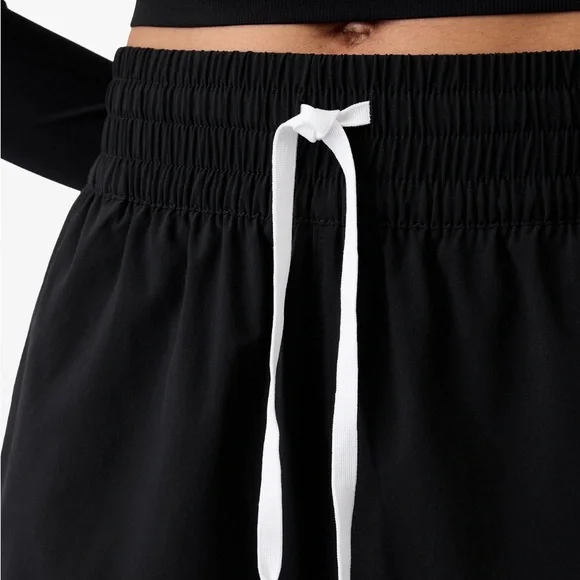 NWT Athleta weekender high rise shorts - Picture 2 of 7